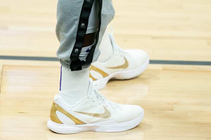 Dennis Schroder plays in Nike Kobe 6 Protro 'Big Stage' PE.